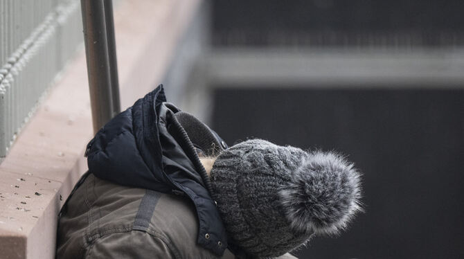 Winter, hes, lhe Mitarbeiter der AWO unterstützen von Obdachlosigkeit Bedrohte, damit sie nicht auf der Straße landen.