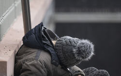 Mitarbeiter der AWO unterstützen von Obdachlosigkeit Bedrohte, damit sie nicht auf der Straße landen.