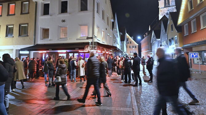 Verlängerung der Außengastro-Sperrzeit auf 1 Uhr am Wochenende? Die CDU und die WiR stellen ihren gemeinsamen Antrag nun zurück.
