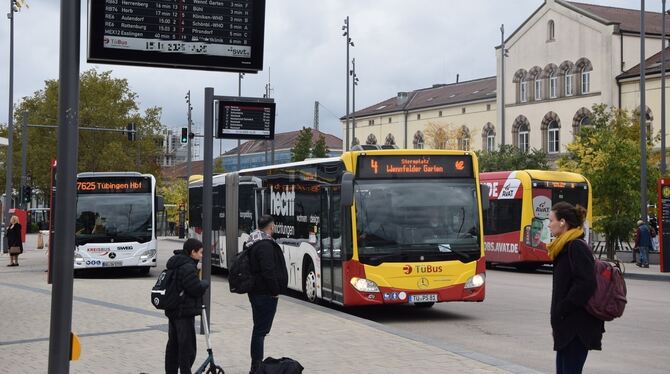 Bus und Bahn in unmittelbarer Nähe: Am Tübinger Hauptbahnhof treffen die Verkehrsmittel aufeinander.