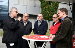Redner bei der Aktion bei Cellforce Group (von links): Harald Buck, Thomas Keck, Bernd Haug, Kai Burmeister und Kai Lamparter.