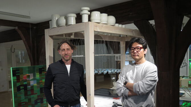 atelier JAK, Andreas Geisselhardt, Jangyoung Jung, Kunst, Kunstmuseum Reutlingen, Spendhaus Das Künstlerduo atelierJAK (Andreas Geisselhardt und Jangyoung Jung) in seiner Ausstellung »What You Get Is What You See« im Kun