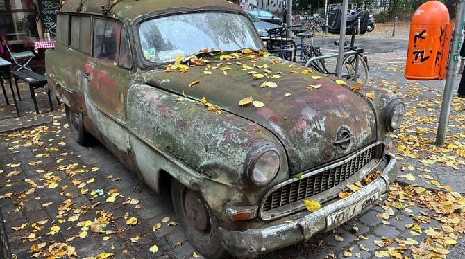 Ein alter Opel in Berlin Ein alter Opel in Berlin