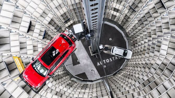 Turm der Autostadt in Wolfsburg Turm der Autostadt in Wolfsburg
