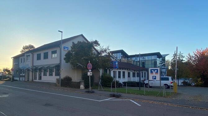 Vom Gebäudekomplex der einstmals selbstständigen Gomaringer Bank wird nichts mehr übrig bleiben. Das Areal einschließlich des Pa