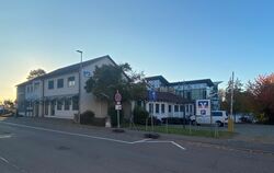 Vom Gebäudekomplex der einstmals selbstständigen Gomaringer Bank wird nichts mehr übrig bleiben. Das Areal einschließlich des Pa