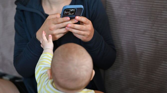 Alltag Mutter mit Baby