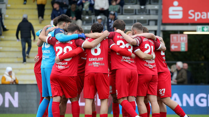 Die Spieler des SSV Reutlingen könnten in der kommenden Saison auf die Young Boys treffen.