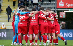 Die Spieler des SSV Reutlingen könnten in der kommenden Saison auf die Young Boys treffen.