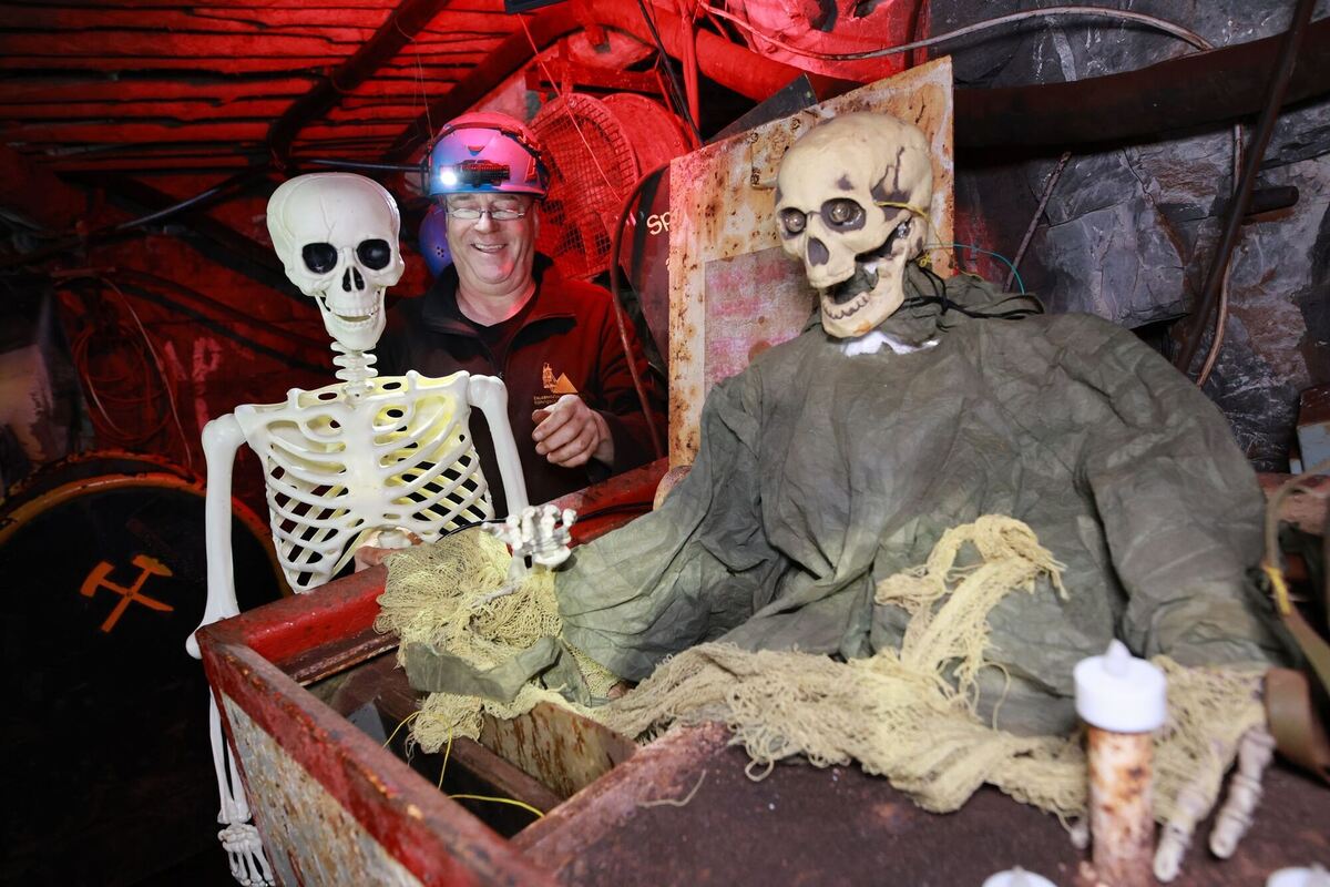 Vorbereitungen zu Halloween im Bergwerk Röhrigschacht Vorbereitungen zu Halloween im Bergwerk Röhrigschacht