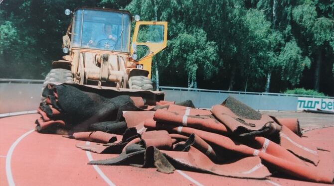 In den 70er-Jahren gebaut, musste die Kunststoffbahn bereits 1991 augetauscht werden und ist zwischenzeitlich wieder in einem sc
