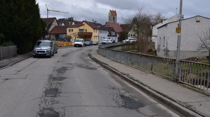 Geplante Kanalarbeiten in der Ofterdinger Hafnerstraße, hier im Bild, können dieses und nächstes Jahr nicht durchgeführt werden.