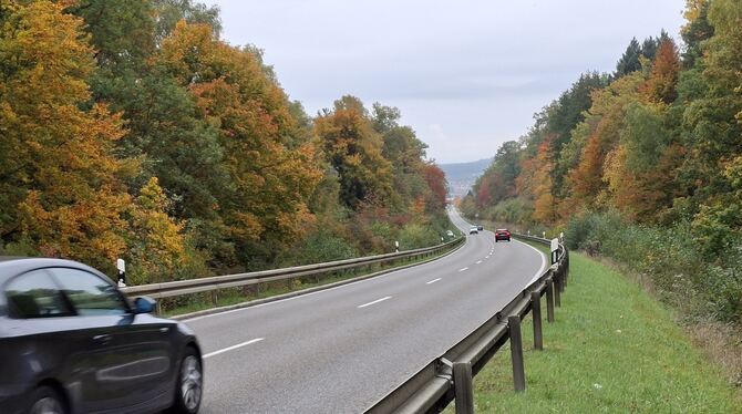 Entlang der K 6714 Metzingen - Eningen könnte ein Radweg zwischen den beiden Kommunen gebaut werden. Das wäre die direkteste, ab