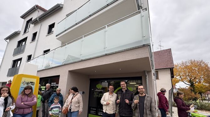 Dorfentwicklung In Bernloch wurde unter Beisein von Betreiber Tim Wingert, Bürgermeister Simon Baier und Geschäftsführer Christian Maresch (von