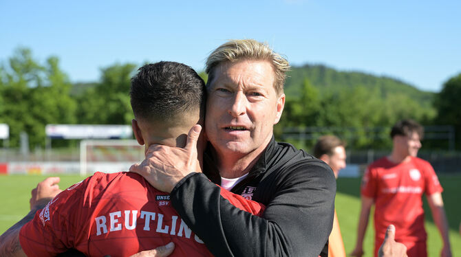 Im letzten Duell  gegen Mannheim durfte Trainer Alexander Strehmel mit seinem Torschützen Konstantinos Markopoulos jubeln.