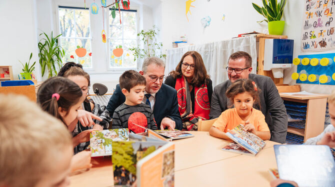 Handwerkskammerpräsident Alexander Wälde (von links), Hauptgeschäftsführerin Christiane Nowottny und Pfullingens Bürgermeister S