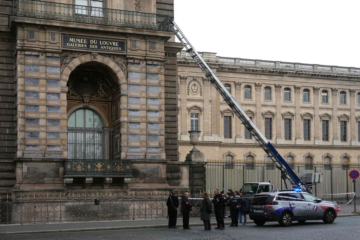 Raubüberfall auf Louvre in Paris Raubüberfall auf Louvre in Paris
