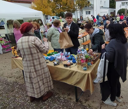 Es gab leckeres Essen sowie eine große Auswahl an Gebasteltem.