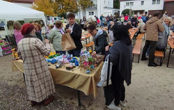 Es gab leckeres Essen sowie eine große Auswahl an Gebasteltem.