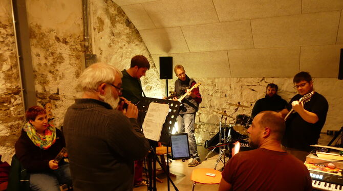 Seit 16 Jahren gibt es die integrative Band »Brennwert«. Die Musiker singen darüber, was sie gerade beschäftigt. Benjamin Strohm