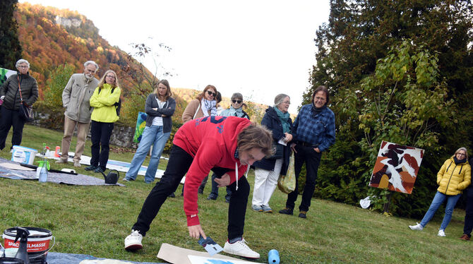 Kunst und Kultur Honau Wenn Farben tanzen und Klänge fließen: Künstler Thomas Mautner-Hipp zeigte bei »Kunst und Kultur in Lichtenstein« eine Live-Perf