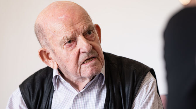 Hans Weimar Zeitzeugen Zweiter Weltkrieg »Auf der Marinekriegsschule wurden wir geschliffen«, erinnert sich der heute 98-jährige Hans Weimar.