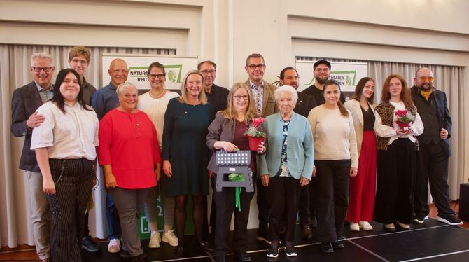 Naturtheater-Matinée Die anwesenden Jubilare freuten sich über die Auszeichnungen des Naturtheaters.
