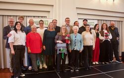 Die anwesenden Jubilare freuten sich über die Auszeichnungen des Naturtheaters.