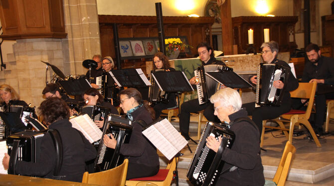 Das Akkordeonorchester unter Leitung von Beate Fischer-Haas begeisterte in seinem Benefizkonzert auf ganzer Linie.