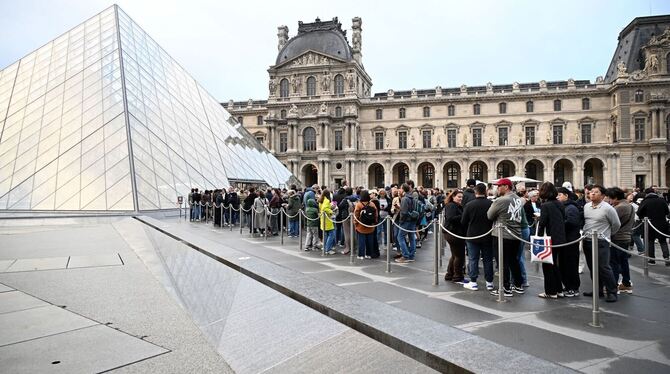 Nach Juwelendiebstahl im Louvre Nach Juwelendiebstahl im Louvre