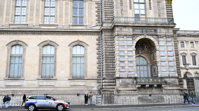 Nach Juwelendiebstahl im Louvre Nach Juwelendiebstahl im Louvre