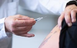 Die Ständige Impfkommission empfiehlt Menschen ab 60 Jahren und Erwachsenen mit Grunderkrankungen, im Herbst eine Auffrischimpfu