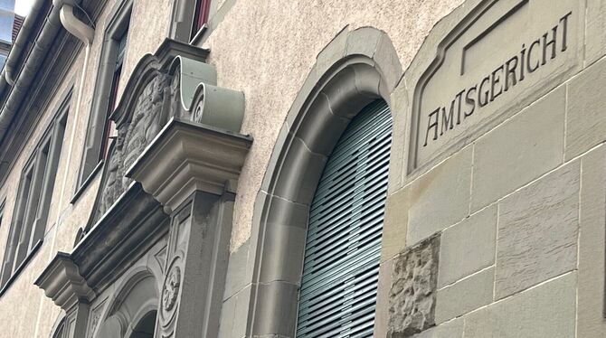 Amtsgericht Suizid Am Montag stand ein 71-Jähriger vor dem Reutlinger Schöffengericht, weil er mit einem Auto sich selbst und seinen Beifahrer "in