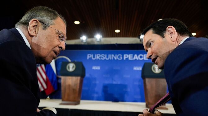 Außenminister Russlands und der Ukraine Außenminister Russlands und der Ukraine