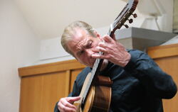 Wohlkonturierte Tongestaltung: Friedemann Wuttke beim Eninger Rathauskonzert.