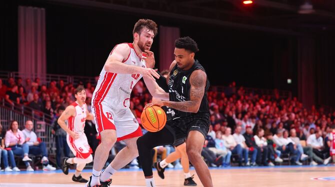 Topscorer der Partie: Tübingens Bernard Pelote (rechts).