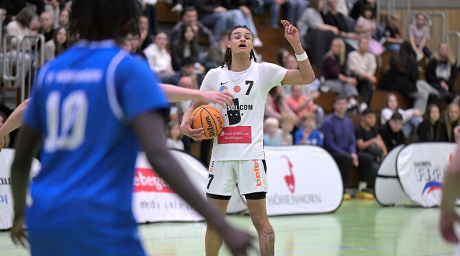 Lino Duarte erzielt neun Punkte, zieht sich dann aber eine Muskelverletzung in der Wade zu. FOTO: BAUR Lino Duarte erzielt neun Punkte, zieht sich dann aber eine Muskelverletzung in der Wade zu. FOTO: BAUR