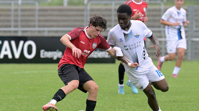 Vorarbeiter beim Reutlinger Ausgleichstor: Tim Riehle.  FOTO: BAUR