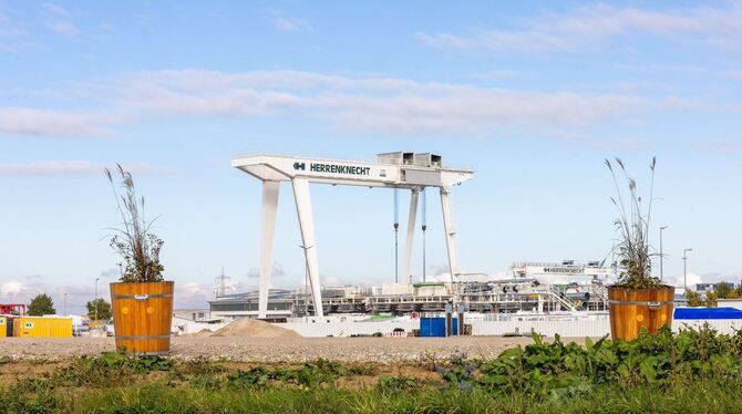 Streit um Blümenkübel vor Herrenknecht-Firmenzentrale