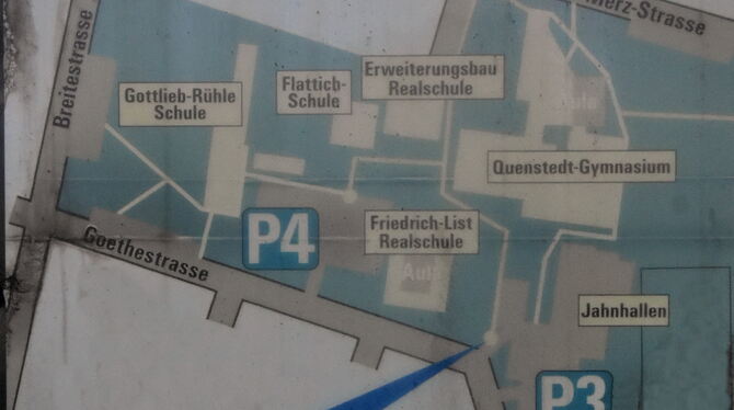 Nostalgisch: Der Wegweiser im Mössinger Schulzentrum benötigt dringend eine Auffrischung. Die Flattich-Schule ist längst abgeris