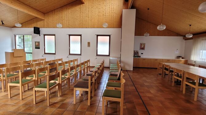 Kirche Kapelle Evangelisch-methodistische Kirchengemeinde Pliezhausen Rübgarten Weil zuletzt nur noch zwölf Gemeindeglieder zum Gottesdienst kamen, sollte die Immanuelskapelle in Rübgarten zum Café werden. Di