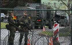 Übungsszweck Bewachung von Liegenschaften: Bundeswehrsoldaten sind im Nato-Tanklager im Rammert zugange