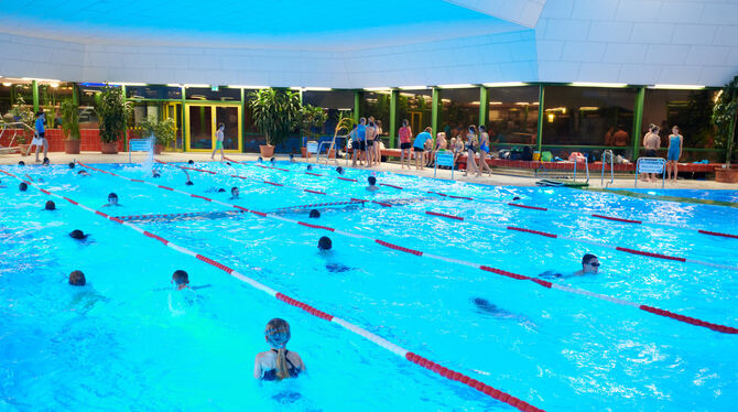 Viel los im Pfullinger Echazbad.