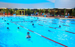 Viel los im Pfullinger Echazbad.