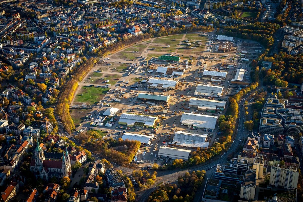 Oktoberfestgelände aus der Luft am Abend Oktoberfestgelände aus der Luft am Abend