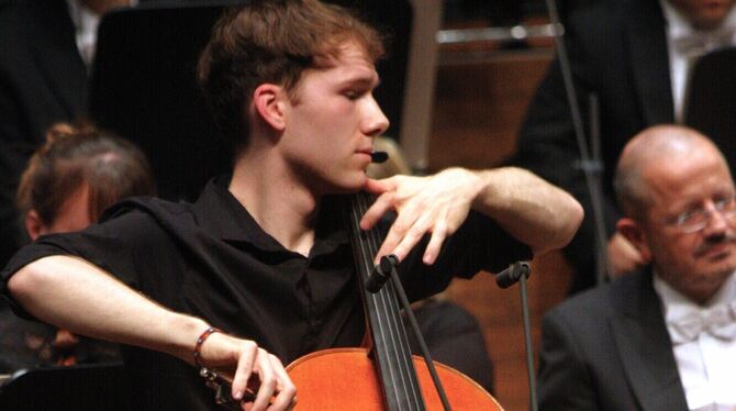 Lionel Martin, Cellist, Württembergische Philharmonie, WPR, Sinfoniekonzert, Cello Lionel Martin spielte in der Reutlinger Stadthalle Schumann und anschließend noch zwei Zugaben.