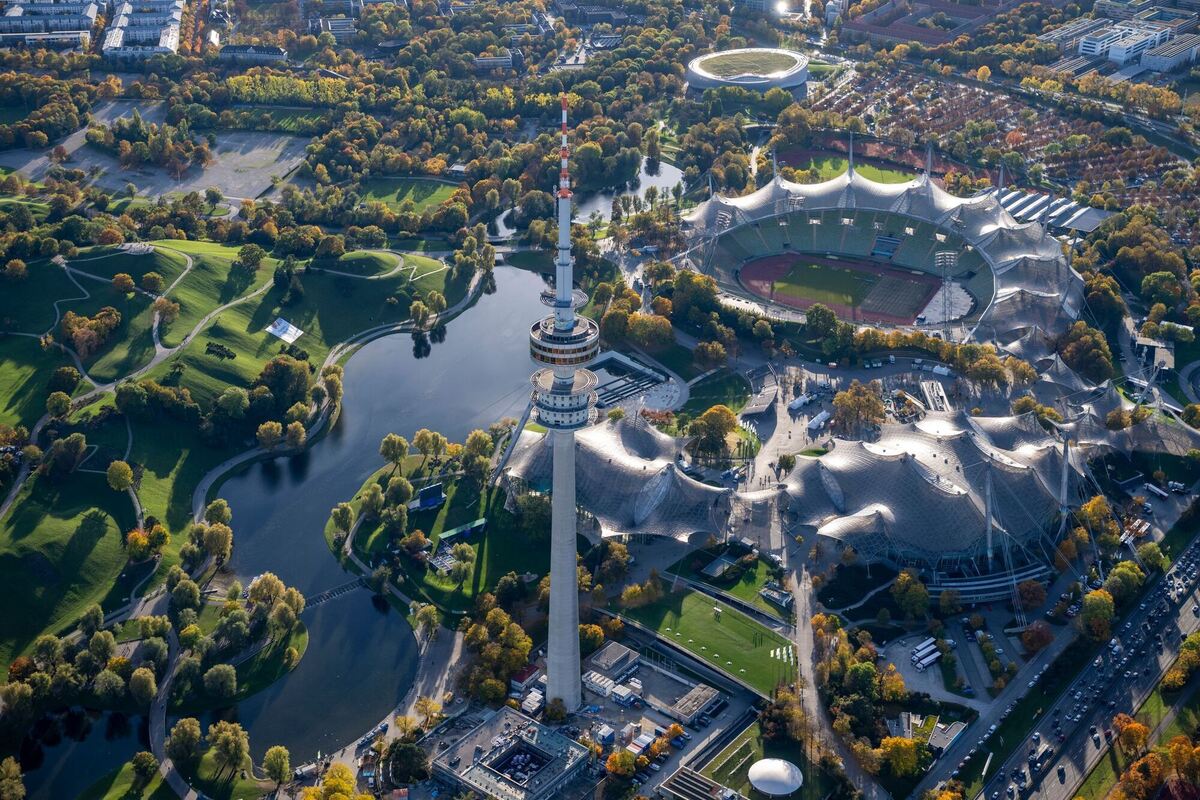 Münchner Olympiastadion aus der Luft Münchner Olympiastadion aus der Luft