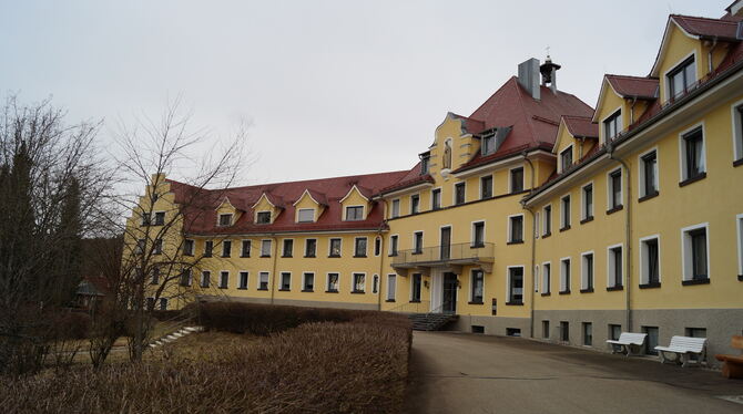 Der Bestandsbau bröckelt, wie es mit dem Neubau weitergeht, bleibt unklar.