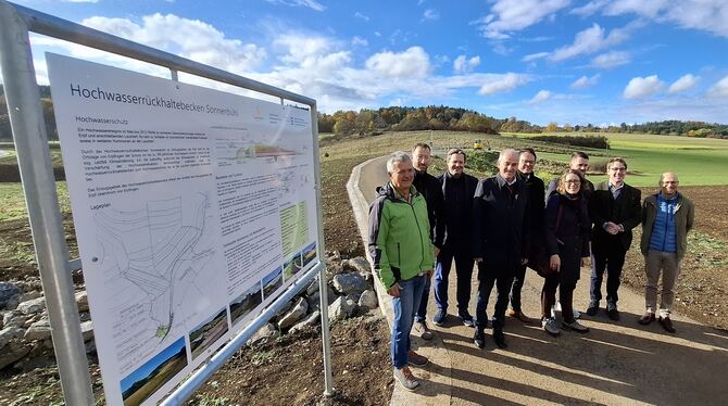 Hochwasserrückhaltebecken Sonnenbühl Erpfingen Hochwasserschutz Fast eineinhalb Jahre hat der Bau gedauert, jetzt haben alle Beteiligten die Fertigstellung des Hochwasserrückhaltebeckens gefei