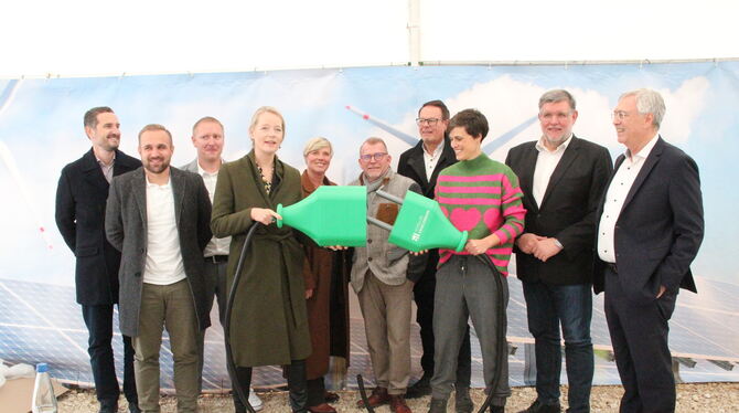 Die am Projekt Beteiligten bei der Inbetriebnahme.